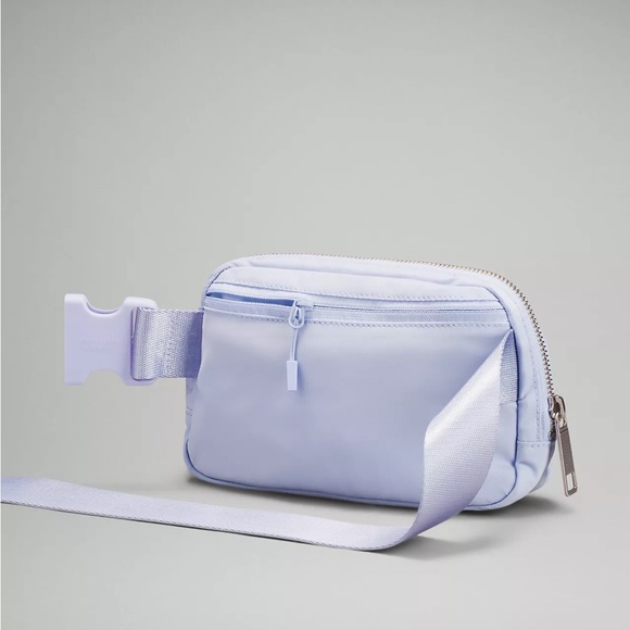 Lululemon Everywhere Belt Bag 1L Pastel Blue - Picture 3 of 3